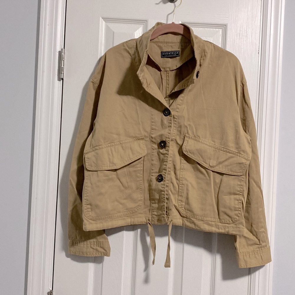 Bagatelle boxy short safari style jacket!